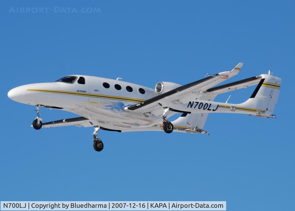 N700LJ, 2006 Adam Aircraft A700 C/N 0002, On approach to 17L