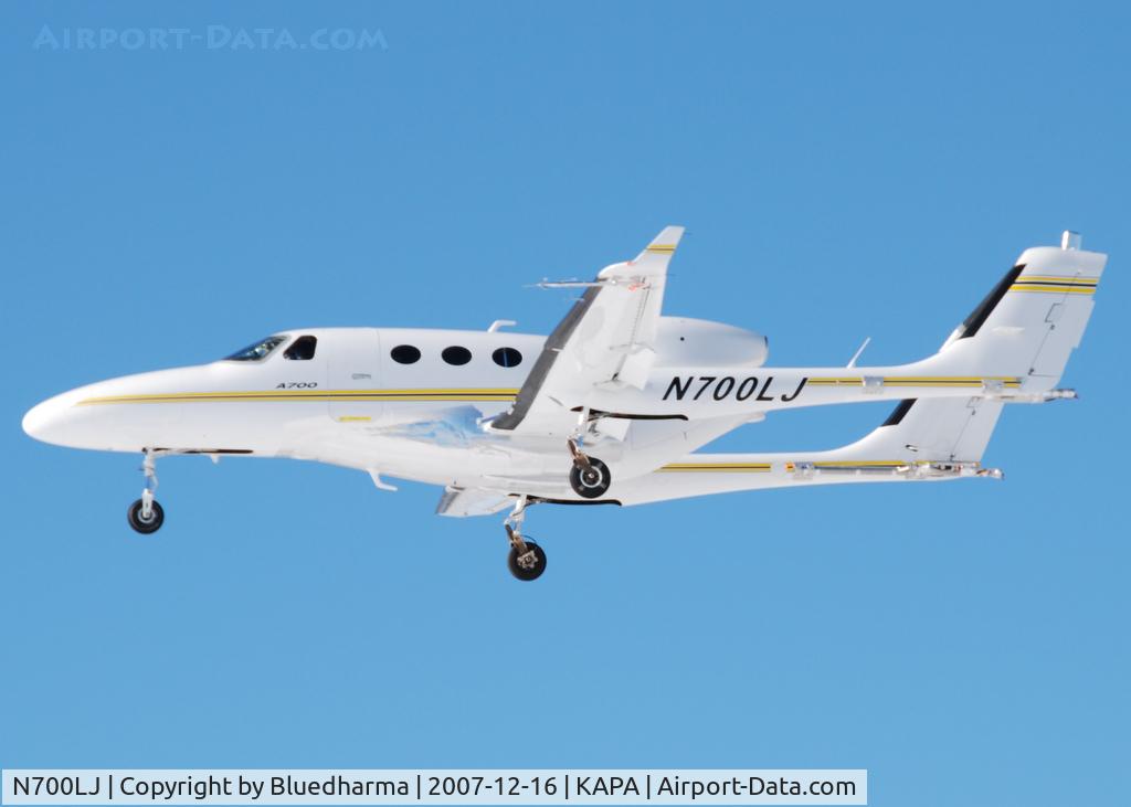 N700LJ, 2006 Adam Aircraft A700 C/N 0002, On approach to 17L