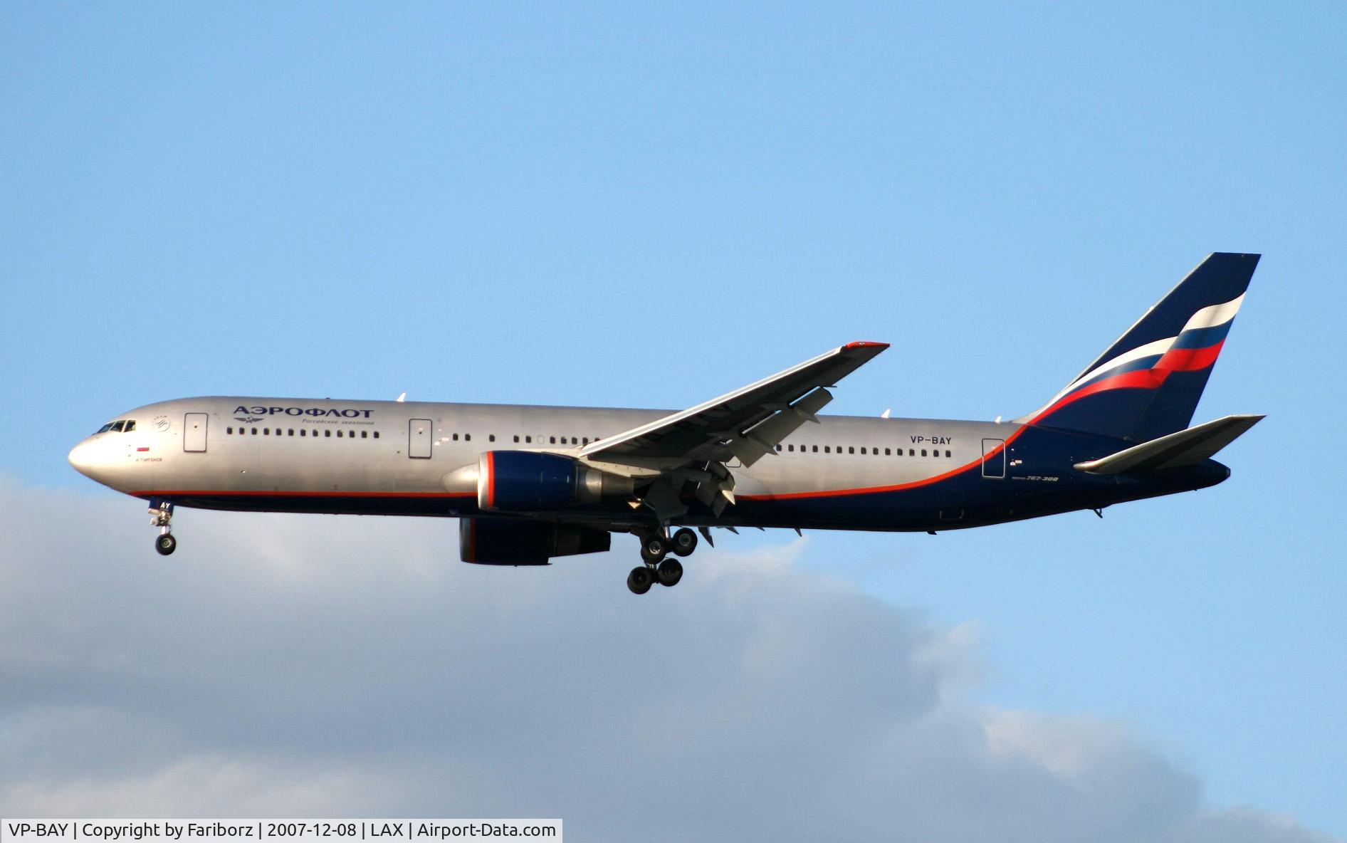 VP-BAY, 1999 Boeing 767-36N/SF C/N 30110, Short final 24R