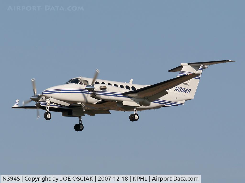 N394S, 2006 Beechcraft 350 King Air C/N FL-492, Landing at Philly.
