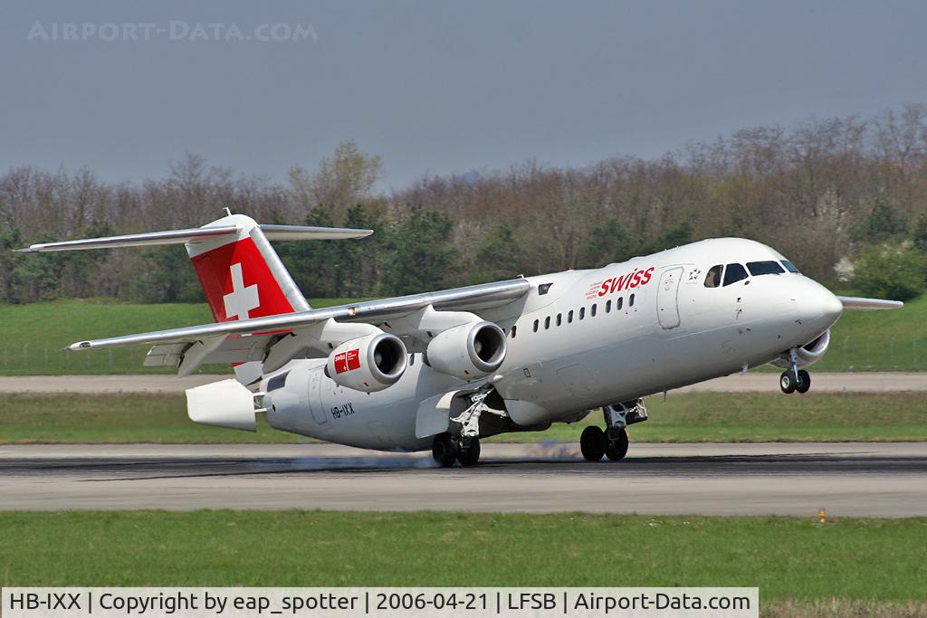 HB-IXX, 1995 British Aerospace Avro 146-RJ100 C/N E3262, landing on rwy 16