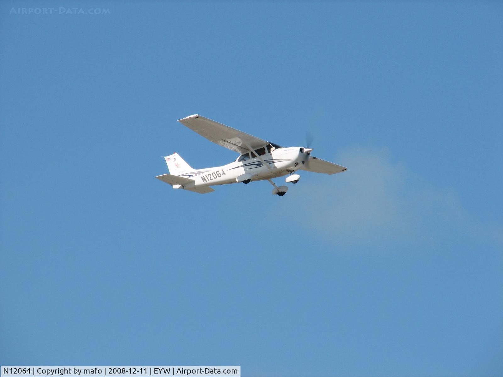 N12064, 2005 Cessna 172S C/N 172S9839, Taking of from Key West International
