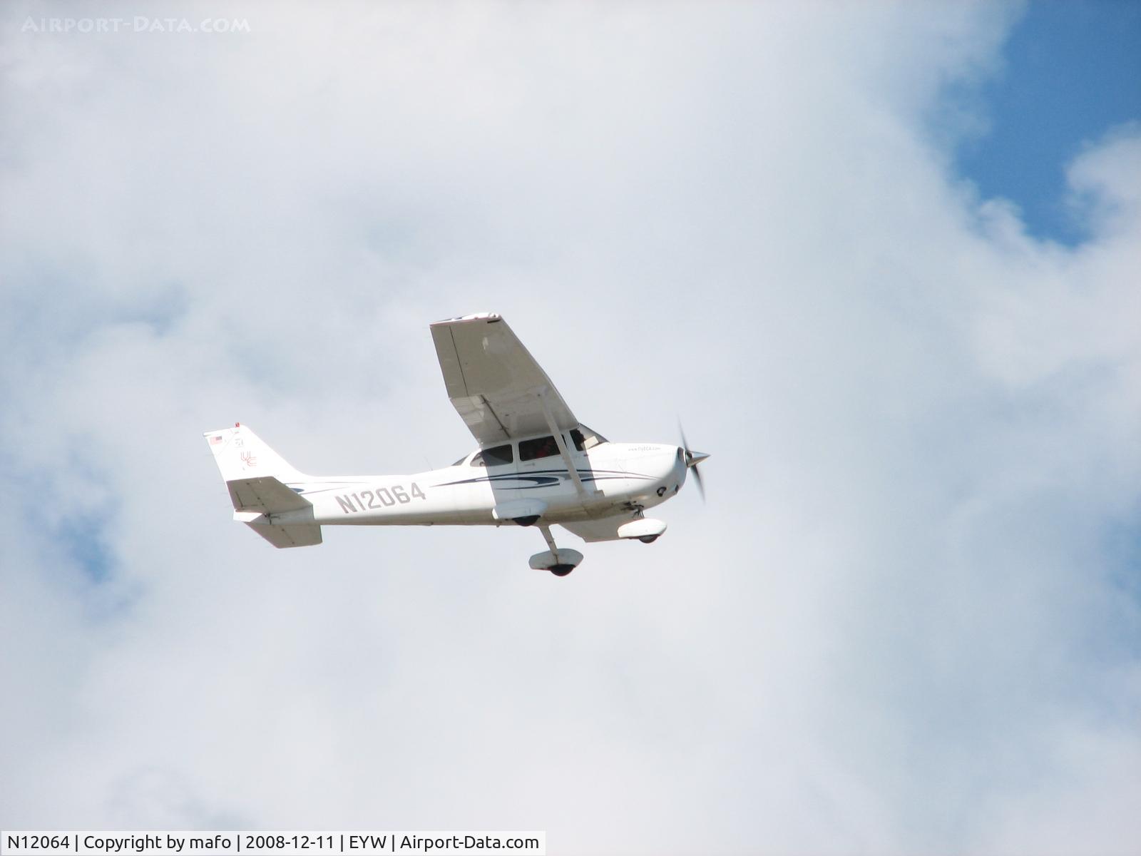 N12064, 2005 Cessna 172S C/N 172S9839, Taking of from Key West International