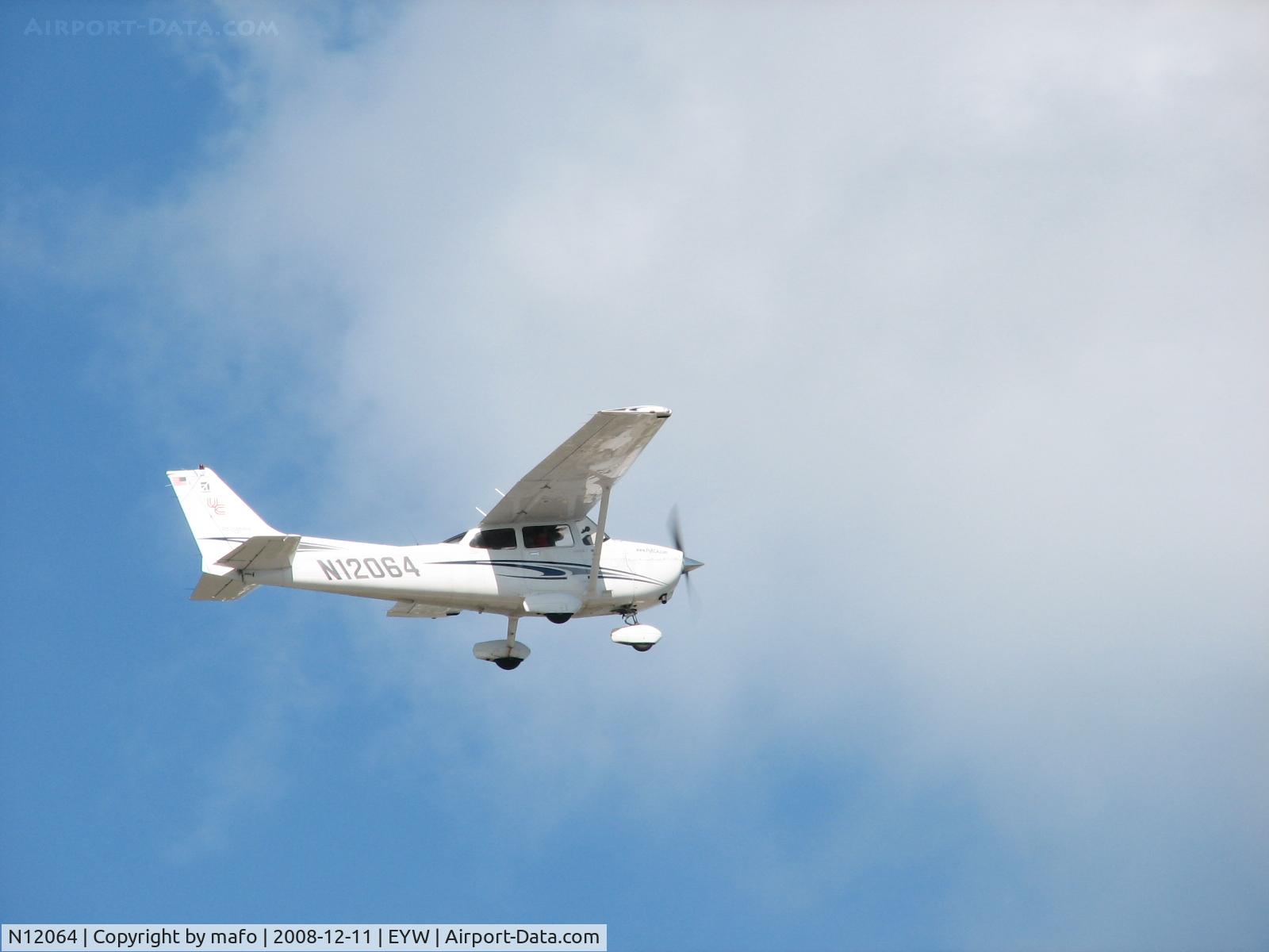N12064, 2005 Cessna 172S C/N 172S9839, Taking of from Key West International