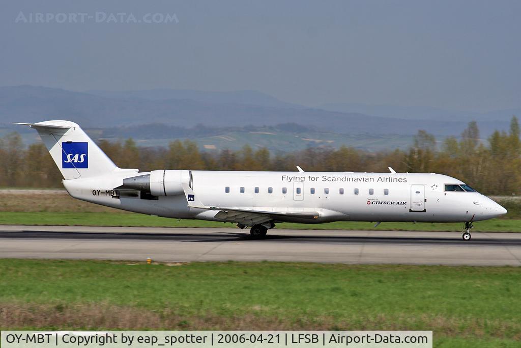 OY-MBT, 2002 Canadair CRJ-200 (CL-600-2B19) C/N 7617, departing to Copenhagen