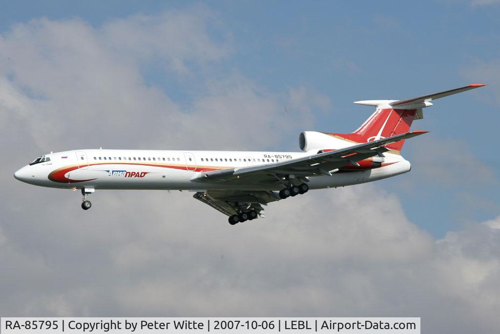 RA-85795, 1993 Tupolev Tu-154M C/N 93A979, Nice catch