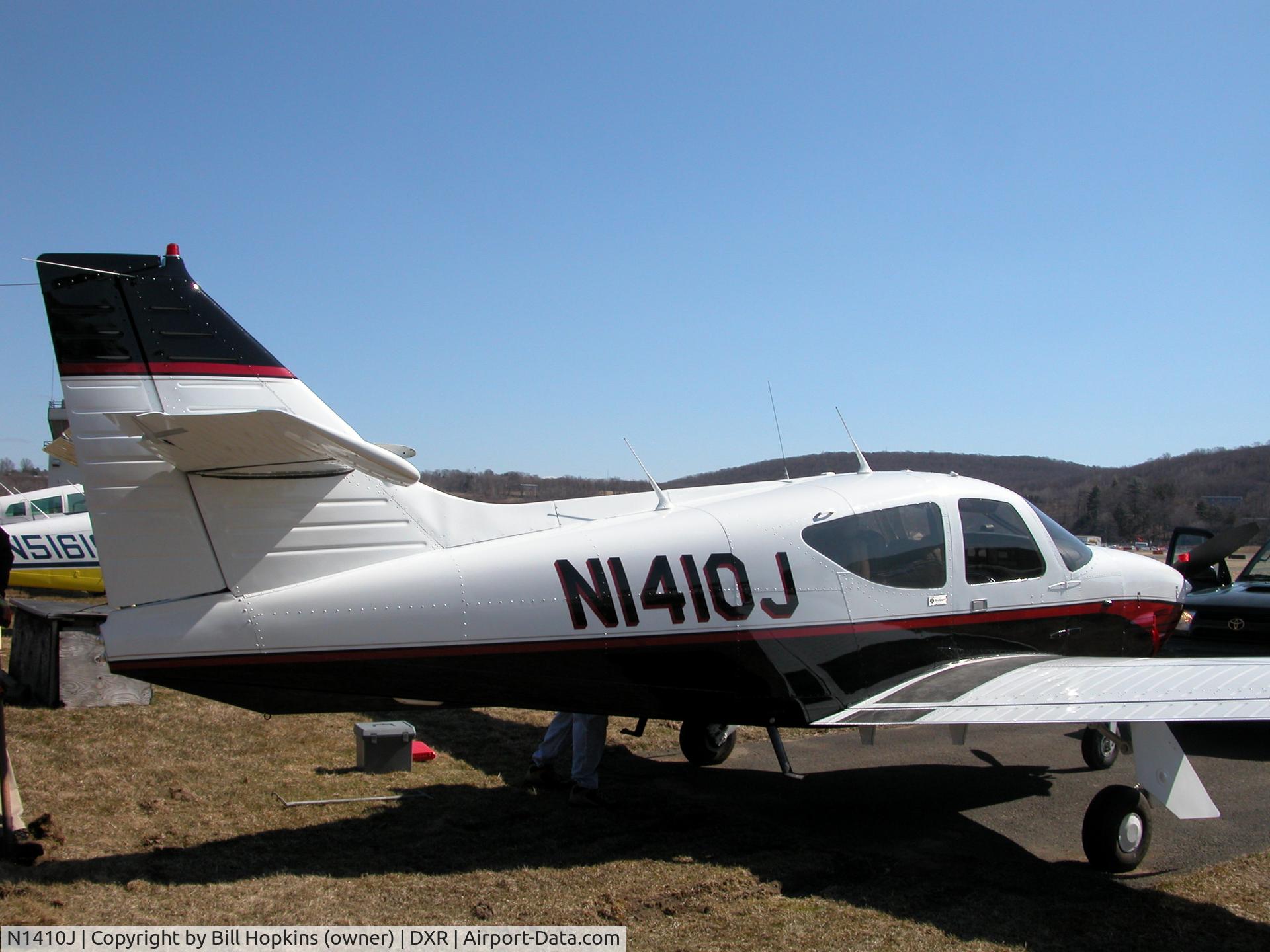 N1410J, 1975 Rockwell International 112A Commander C/N 410, 1410J at home base, Danbury Municipal Airport (DXR)