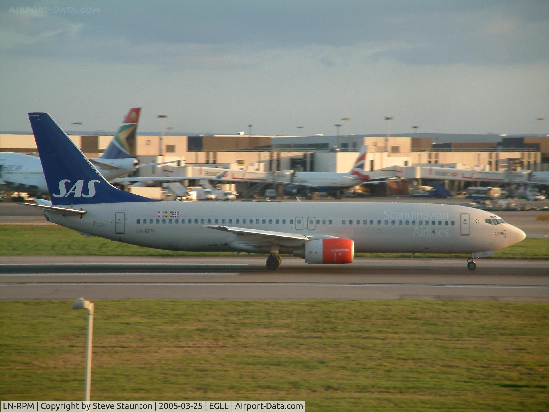 LN-RPM, 2000 Boeing 737-883 C/N 30195, Taken at Heathrow Airport March 2005