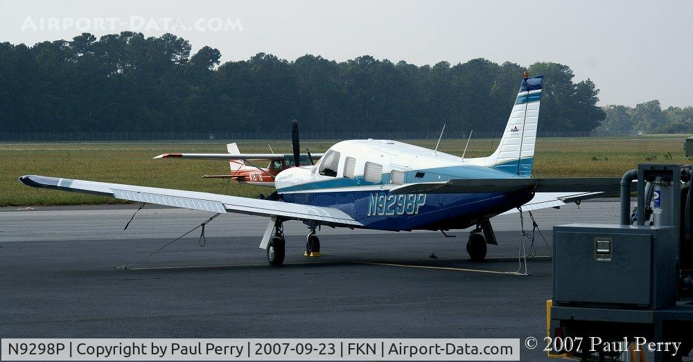 N9298P, 1997 Piper PA-32R-301 C/N 3246088, In again, this time I'm closer