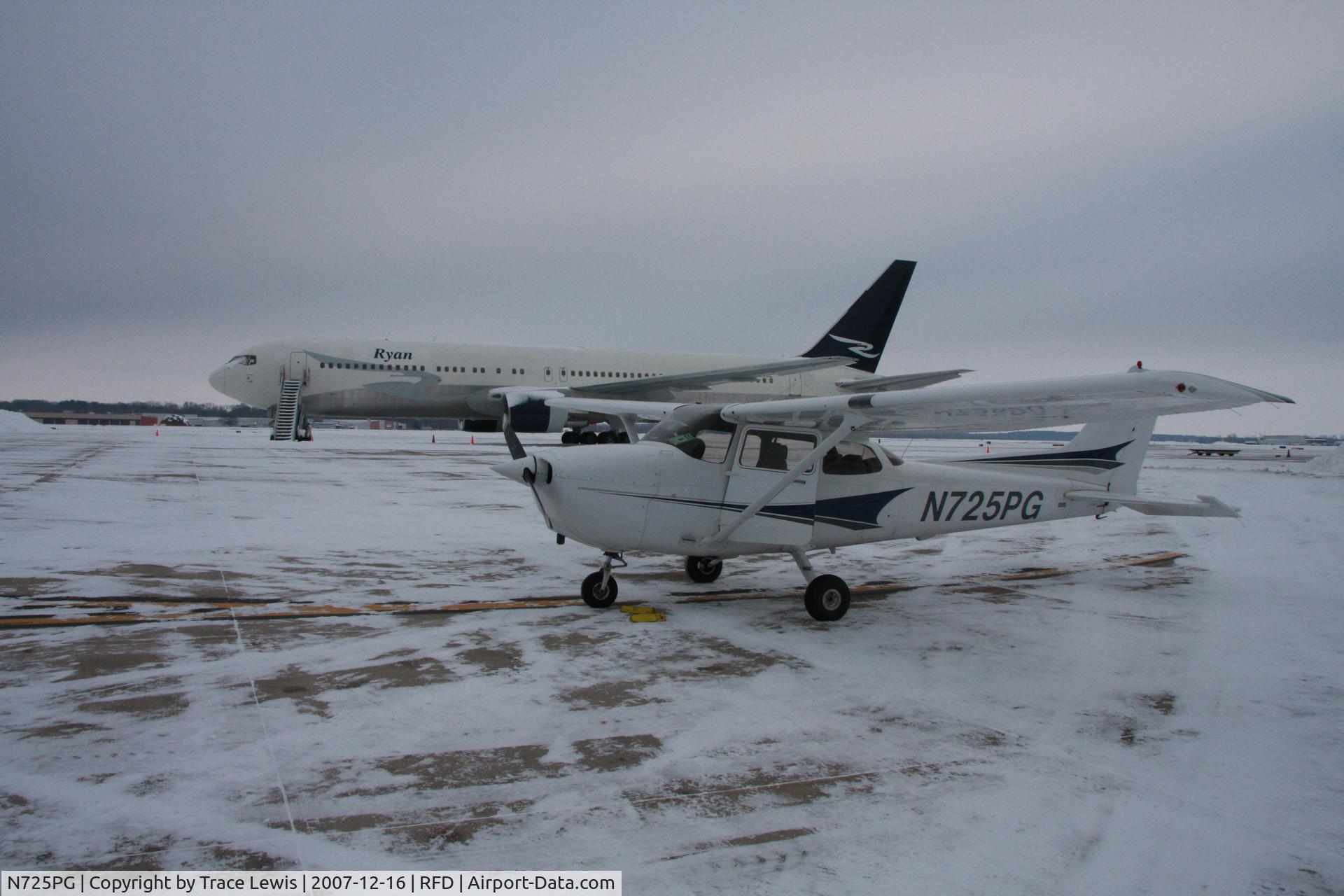 N725PG, 1998 Cessna 172S C/N 172S8009, 5PG ready to head back to C77 under a low overcast.