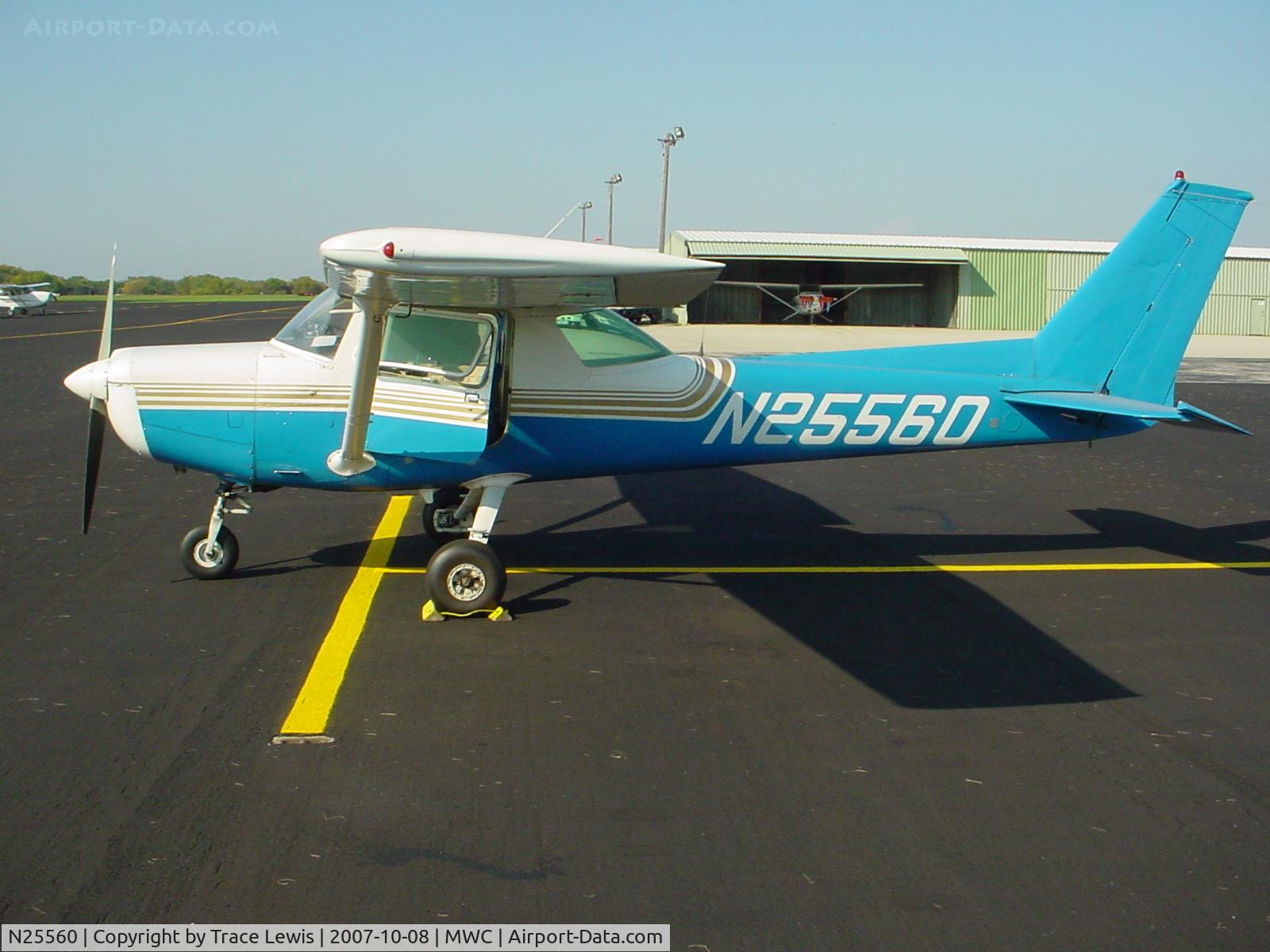 N25560, 1977 Cessna 152 C/N 15280730, Parked at Timmerman