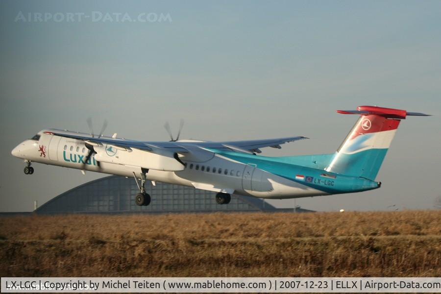 LX-LGC, 2007 De Havilland Canada DHC-8-402Q Dash 8 C/N 4162, DHC-8 wearing the nice new colors from Luxair Taking off from runway 06