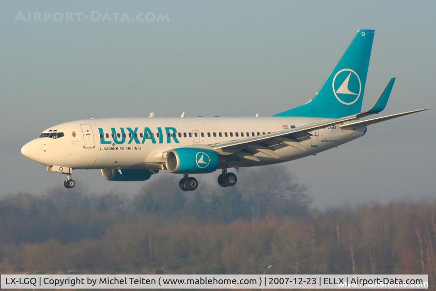 LX-LGQ, 2004 Boeing 737-7C9 C/N 33802, Luxair flight about to touch down on runway 26