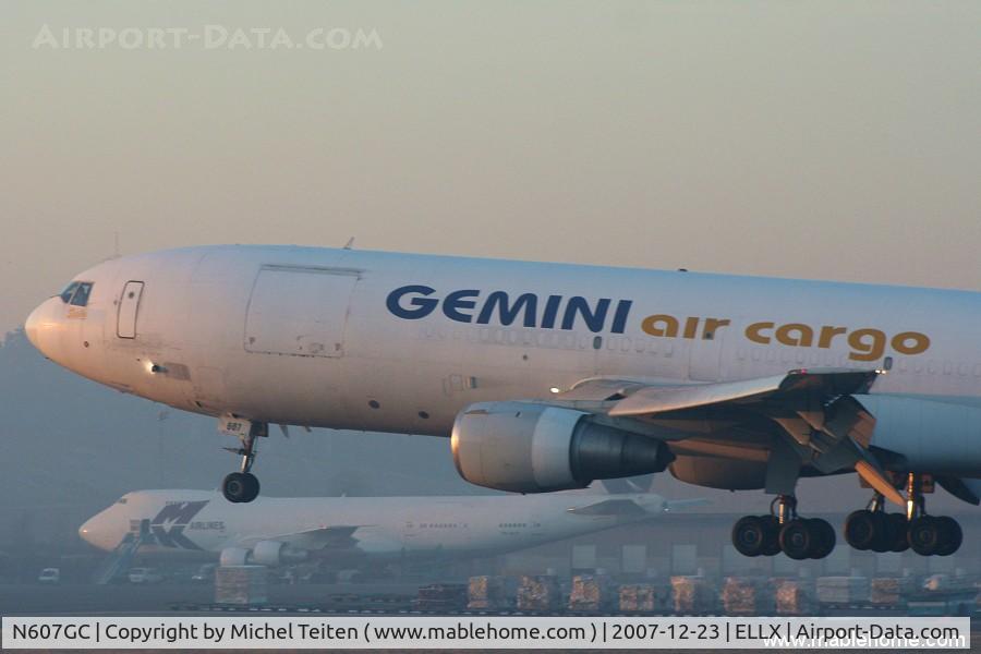 N607GC, 1978 McDonnell Douglas DC-10-30 C/N 46978, Gemini Air Cargo landing on runway 26 just before dawn