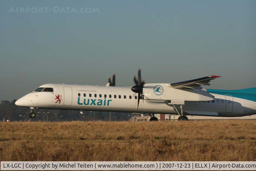 LX-LGC, 2007 De Havilland Canada DHC-8-402Q Dash 8 C/N 4162, Luxair taking off
