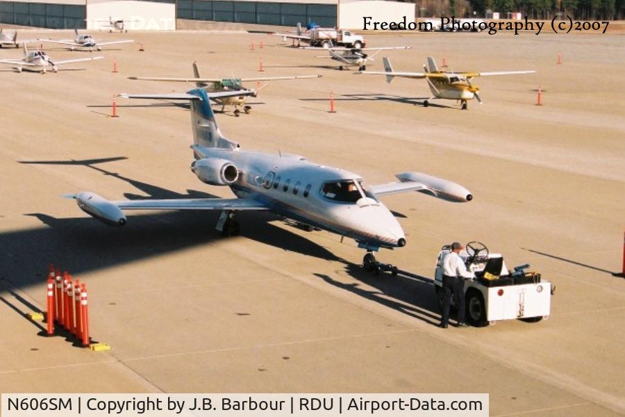 N606SM, 1974 Gates Learjet 25B C/N 185, I love seeing tip tanks on these old birds