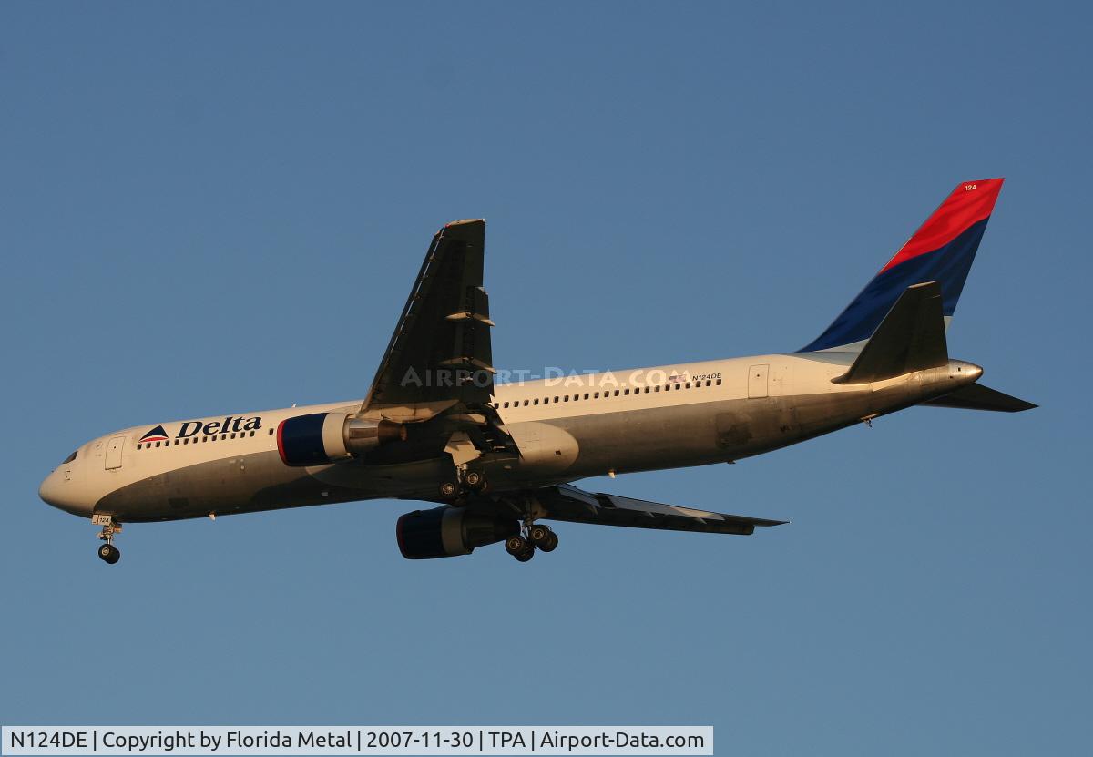 N124DE, 1987 Boeing 767-332 C/N 23438, Delta