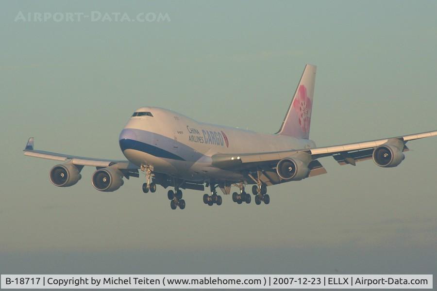 B-18717, 2004 Boeing 747-409F/SCD C/N 30769, China Airlines approaching