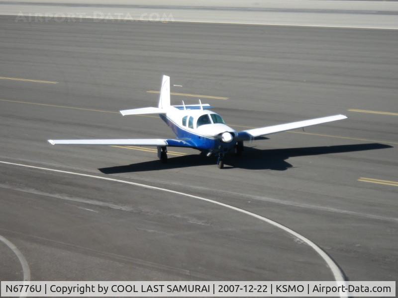 N6776U, 1963 Mooney M20C Ranger C/N 2498, Taxiing SMO Taxi way B