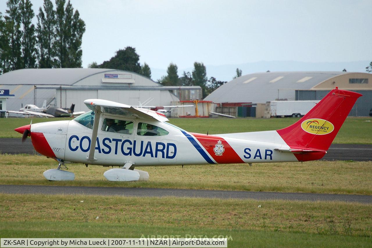 ZK-SAR, Cessna 182R Skylane C/N 18268212, Taxiing to the parking position
