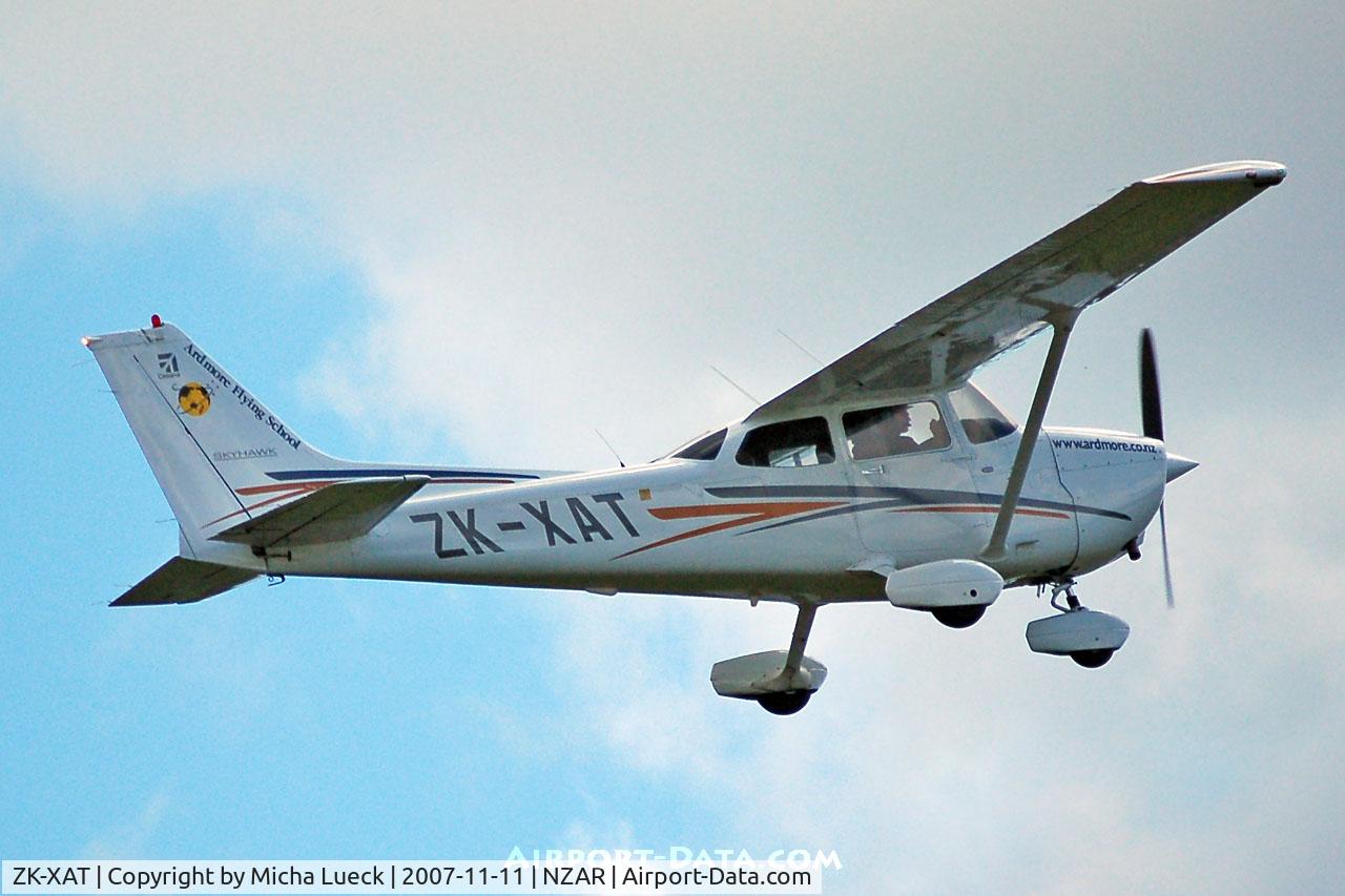 ZK-XAT, Cessna 172R C/N 17281262, Climbing out of Ardmore