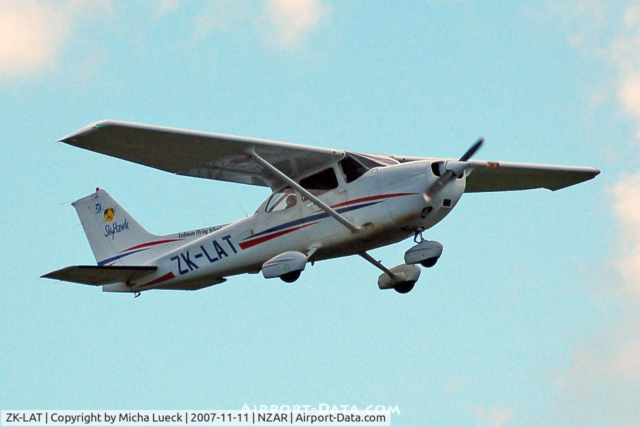 ZK-LAT, 2003 Cessna 172R C/N 17281164, Climbing out of Ardmore