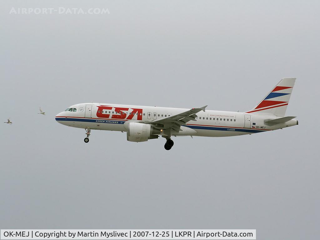 OK-MEJ, 2007 Airbus A320-214 C/N 3097, A320-214 - Nearly birdstrike (2 swans on short final RWY24)