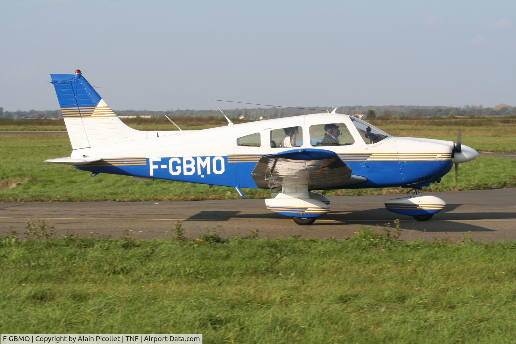 F-GBMO, Piper PA-28-181 Archer C/N 287990361, side shoot