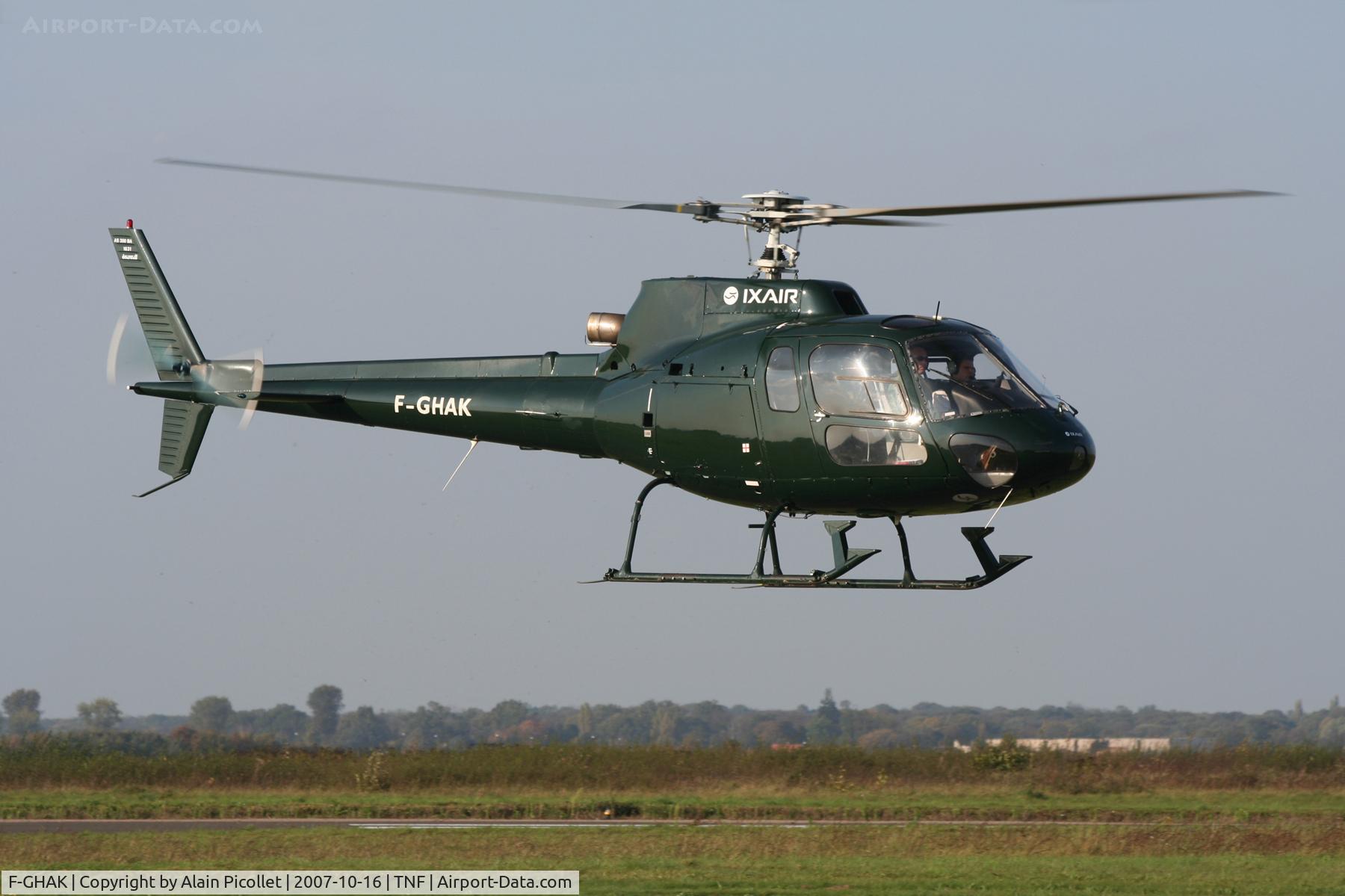 F-GHAK, Aerospatiale AS-350BA Ecureuil C/N 1631, low flyibg shoot