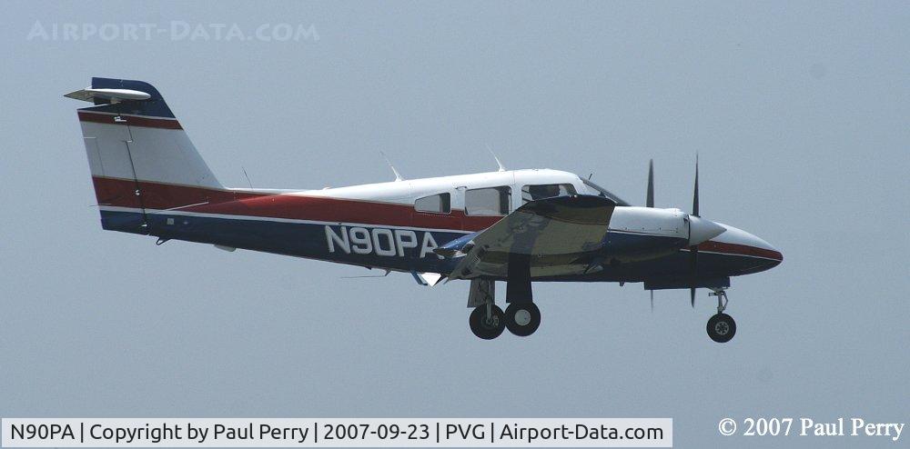 N90PA, Piper PA-44-180T Turbo Seminole C/N 44-8207019, Lining up for a touch-and-go