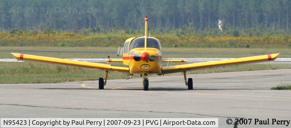 N95423, 1969 Piper PA-28-140 C/N 28-25941, Head on, taxiing into the ramp area