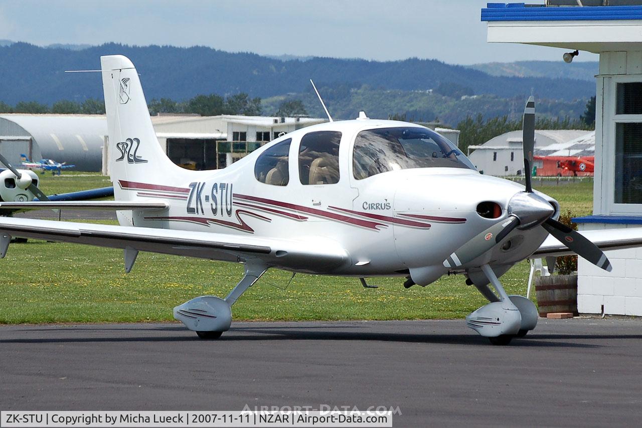 ZK-STU, Cirrus SR22 G2 C/N 0423, At Ardmore