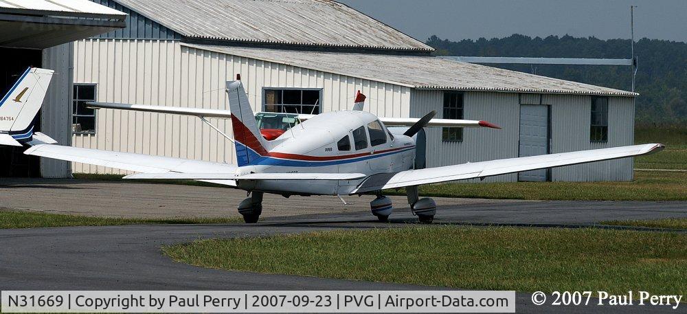 N31669, 1978 Piper PA-28-161 C/N 28-7816574, Eyeballed between the busy hangars