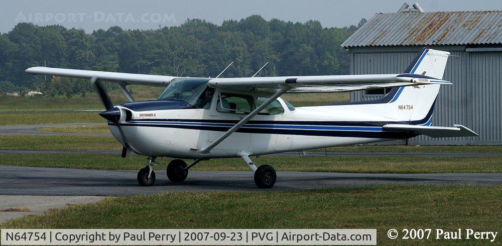 N64754, 1982 Cessna 172P C/N 17275617, Taxiing out, ready to get a bit of practice in