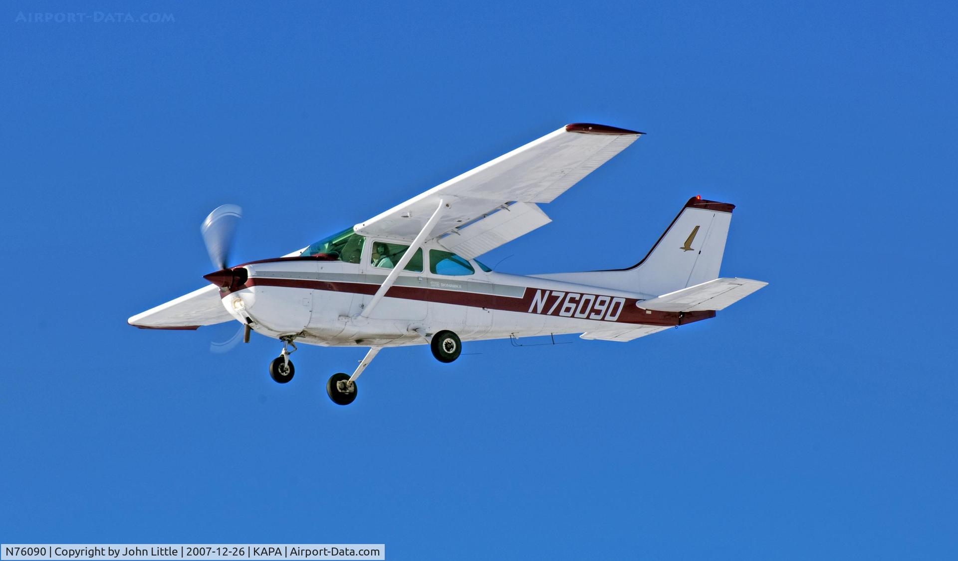N76090, Cessna 172N C/N 17268120, Approach to 17L