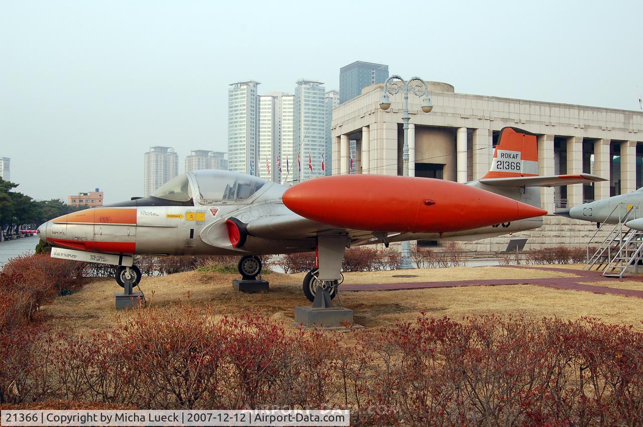 21366, Cessna T-37C Tweety Bird C/N 42024, T-37 trainer at The War Memorial Museum of Ko