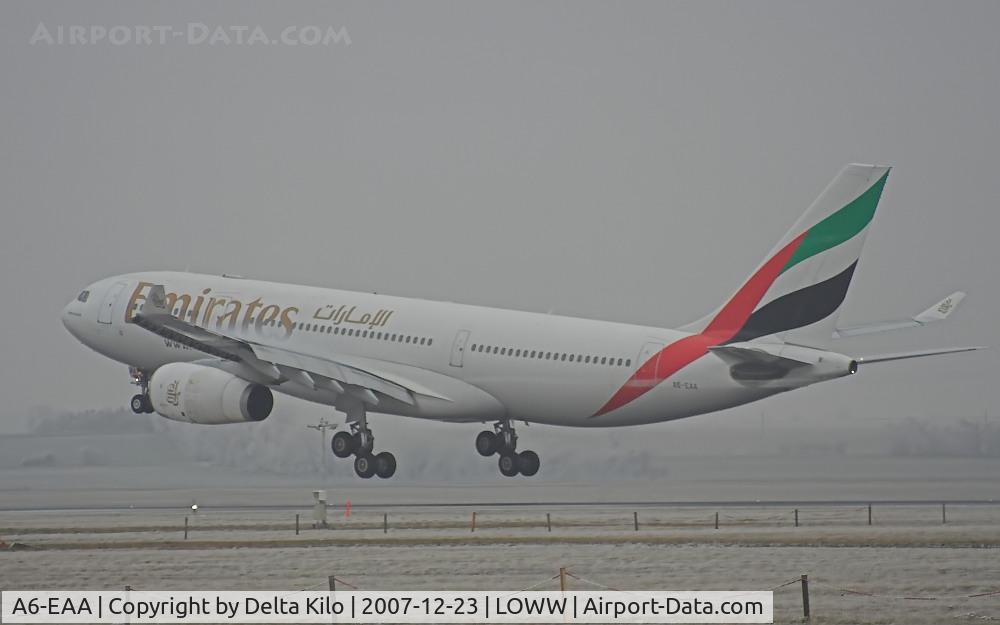 A6-EAA, 2000 Airbus A330-243 C/N 348, Emirates  A330 finale approach rwy16