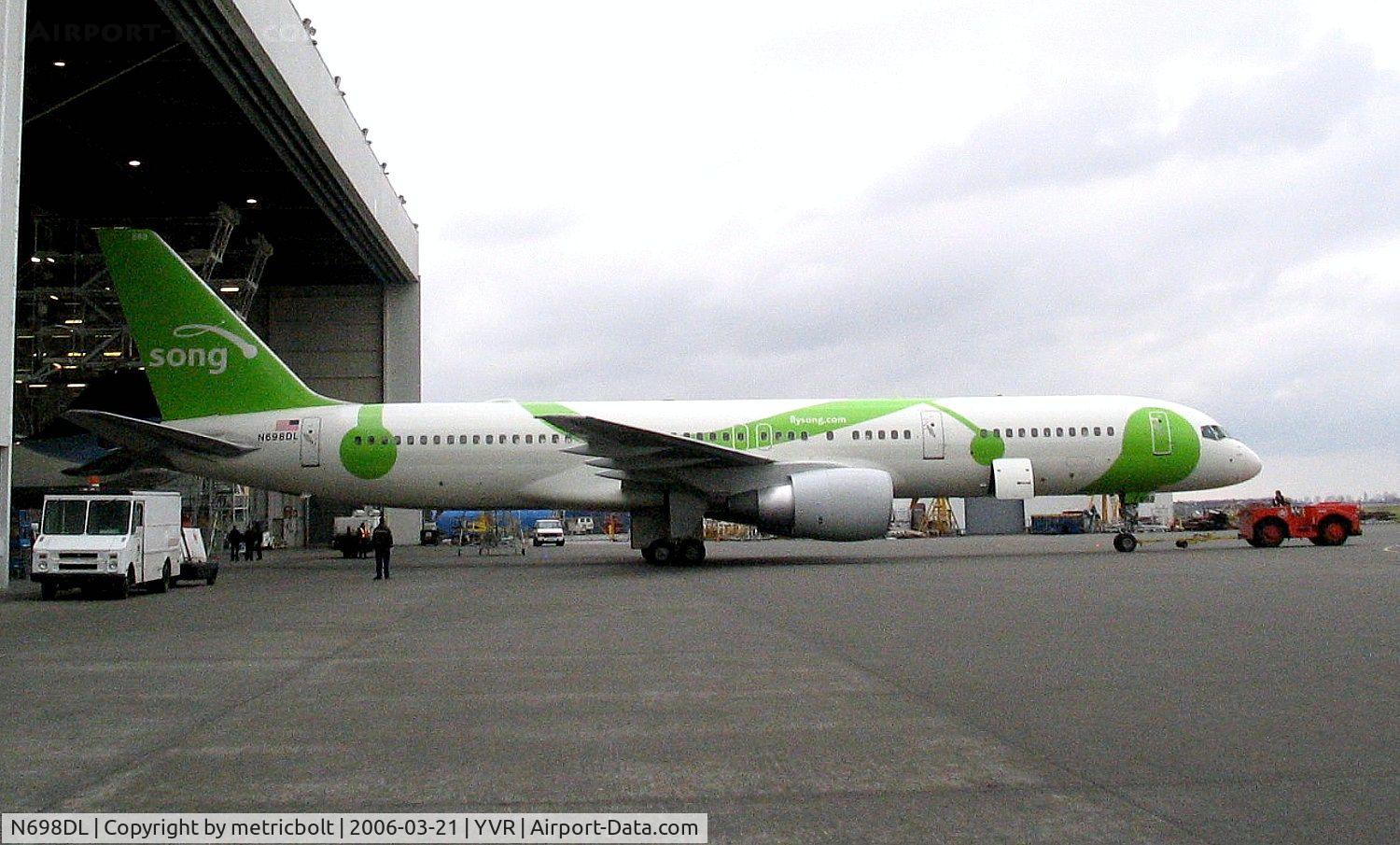 N698DL, 1999 Boeing 757-232 C/N 29911, Leaving the hangar after maintenance