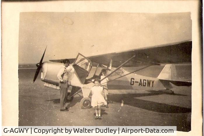 G-AGWY, Auster J-1 Autocrat C/N 1880, G-AGWY operating pleasure flights from cleethorpes beach - around 1956