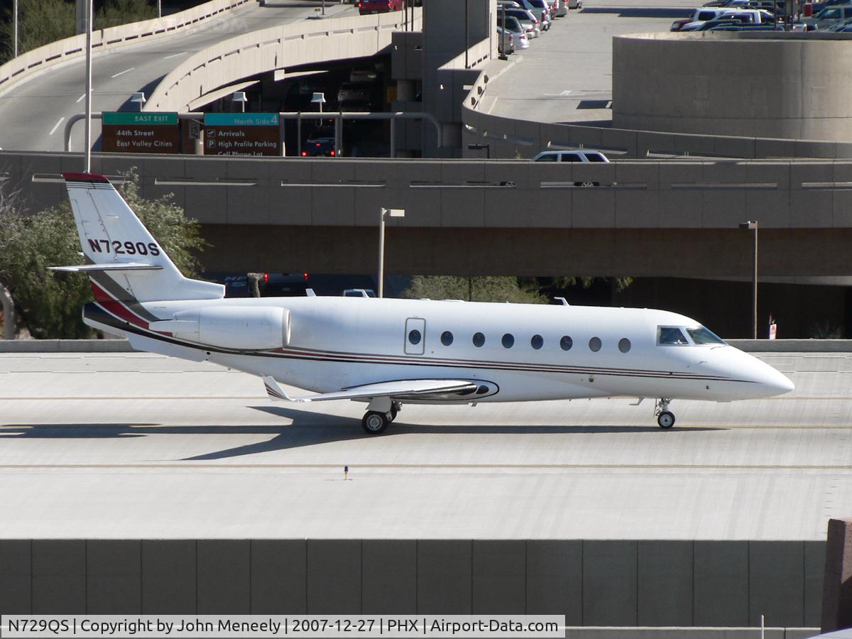 N729QS, 2005 Israel Aircraft Industries Gulfstream 200 C/N 118, Taxiing south across the bridge