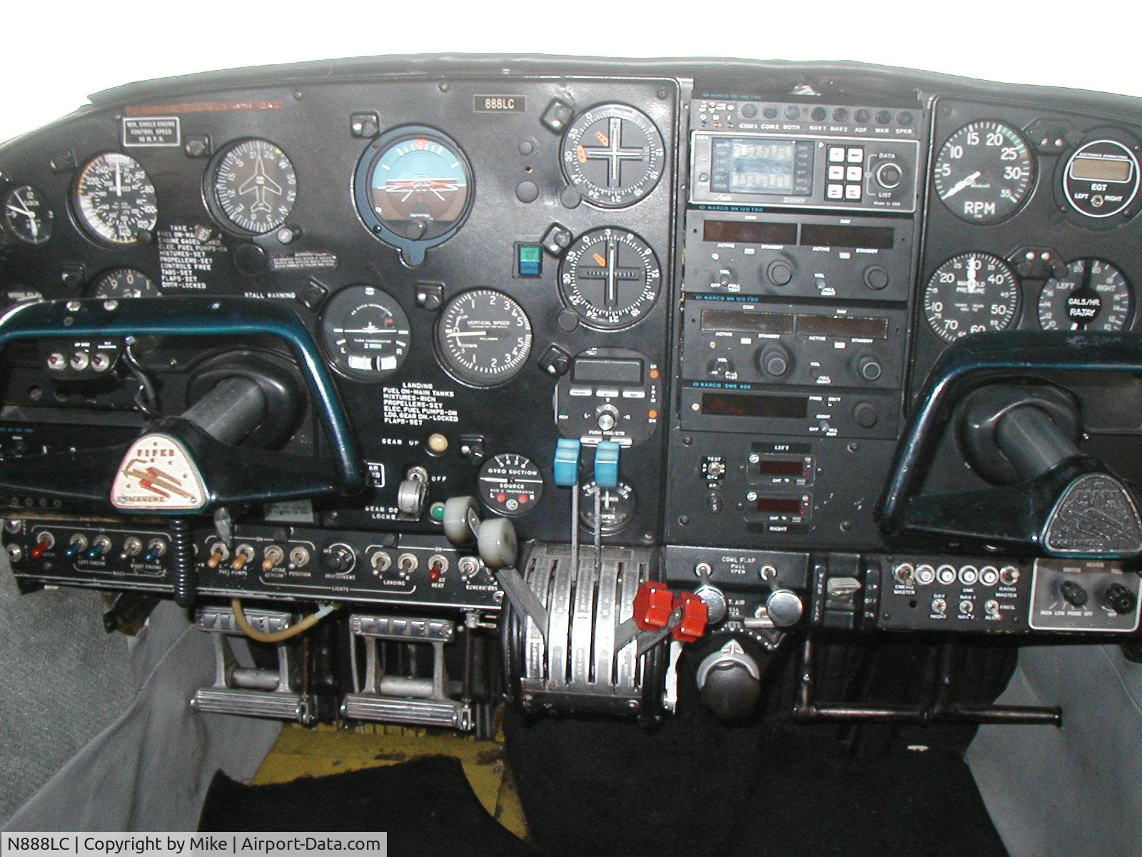 N888LC, 1964 Piper PA-30 Twin Comanche Twin Comanche C/N 30-272, INT Pic