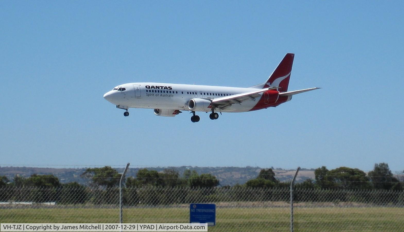 VH-TJZ, 1996 Boeing 737-476 C/N 28152, Landing Rwy 05 on a hot summers day!