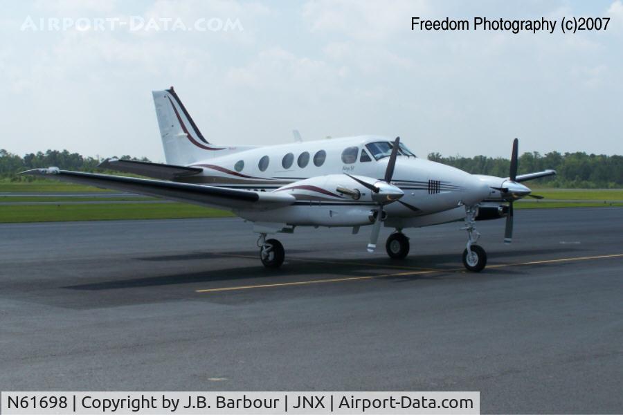 N61698, Raytheon Aircraft Company C90A C/N LJ-1698, Fast