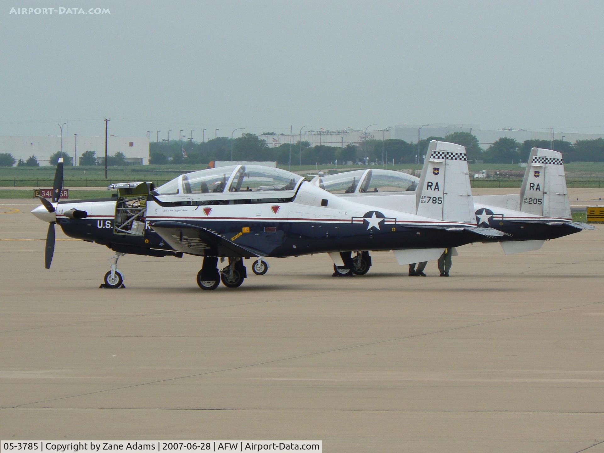 05-3785, Raytheon T-6A Texan II C/N PT-337, On the ramp at Alliance