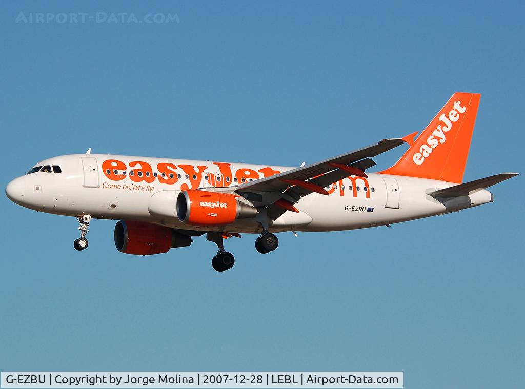 G-EZBU, 2007 Airbus A319-111 C/N 3118, Clear to land RWY 25R.