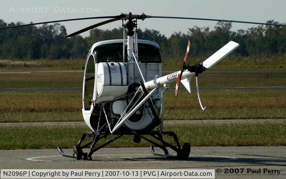 N2096P, 2004 Schweizer 269C-1 C/N 0188, Caught her at a slow time