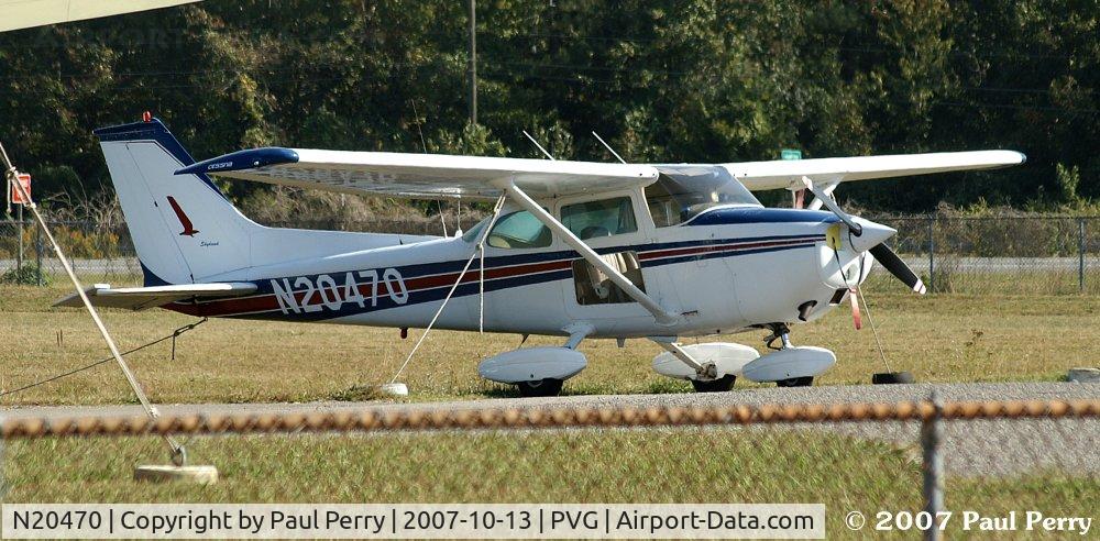 N20470, 1972 Cessna 172M C/N 17261313, High-visibility door affixed to the starboard side