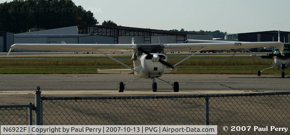 N6922F, 1966 Cessna 150F C/N 15063522, Just arrived, taxiing to a parking spot