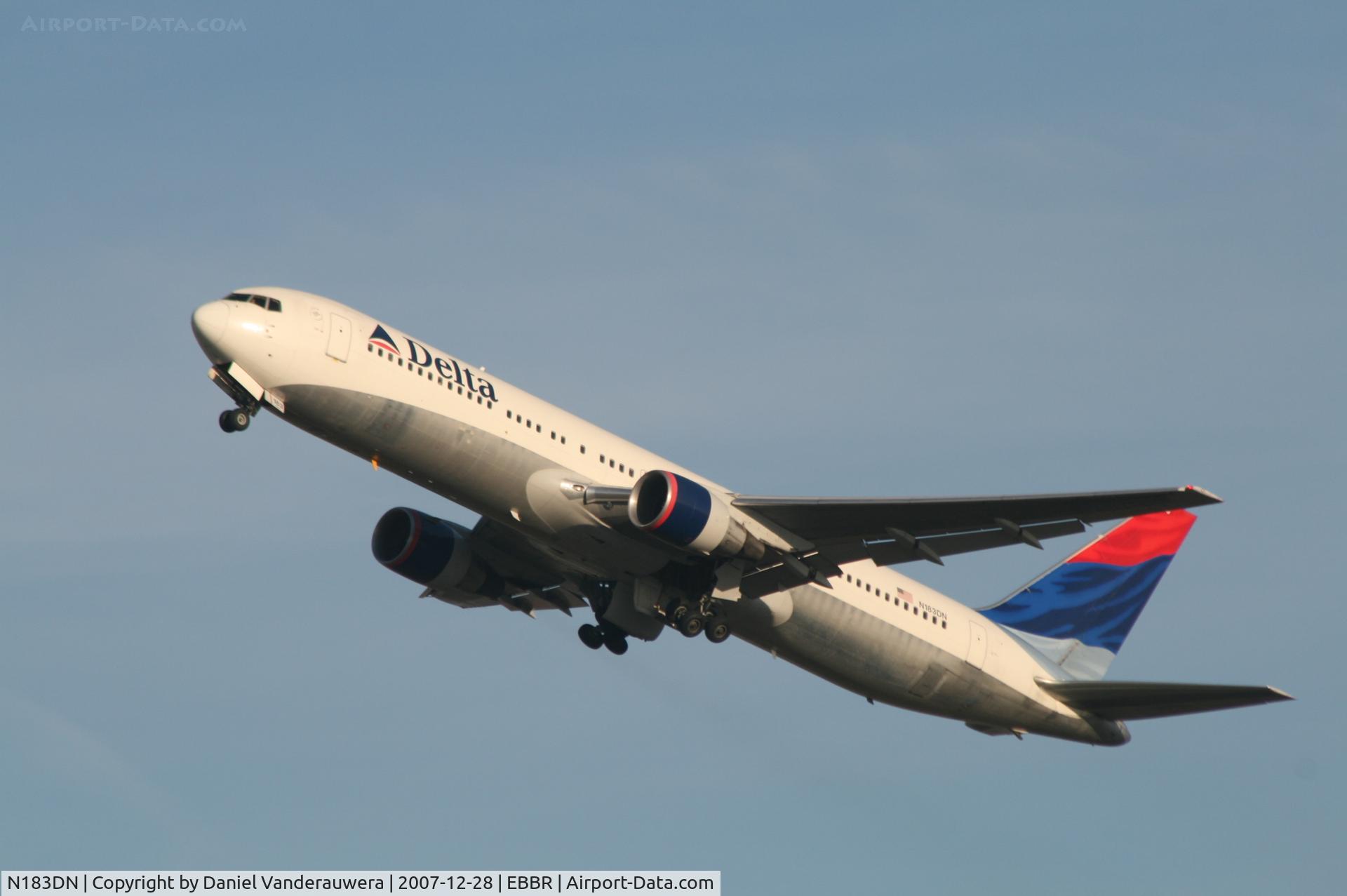 N183DN, 1993 Boeing 767-332 C/N 27110, taking off from rwy 25R