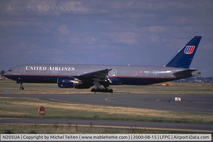 N205UA, 1999 Boeing 777-222 C/N 28714, United Airlines flight leaving Paris CDG